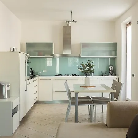 Attic View Pool And Garage Desenzano del Garda