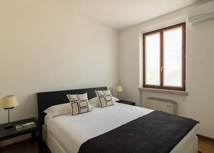 Attic View Pool And Garage *