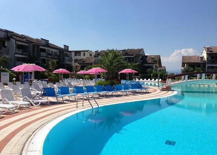 Attic View Pool And Garage Appartement
