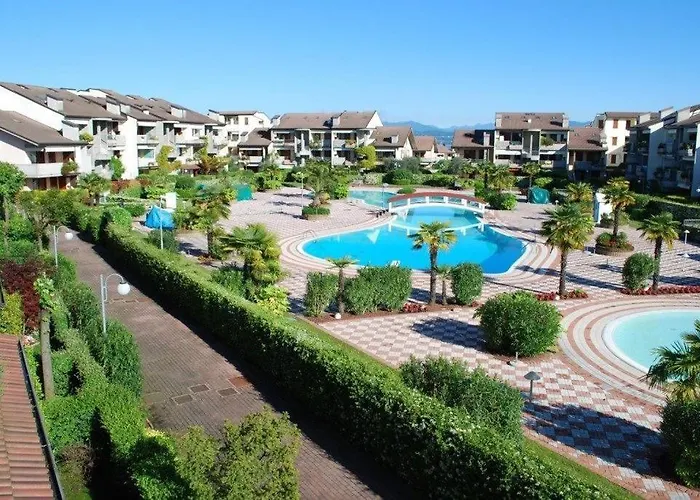 Attic View Pool And Garage Appartement