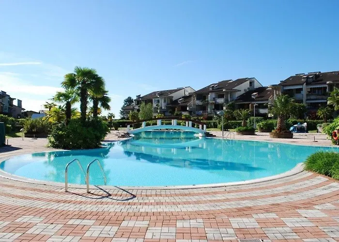 Attic View Pool And Garage *